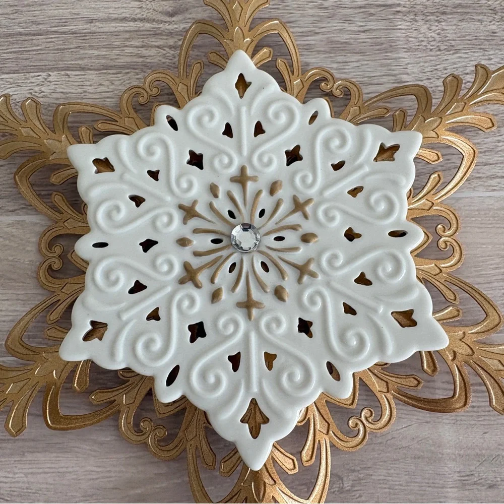 Hallmark Kerpsake Christmas Tree Snowflake Topper 2012